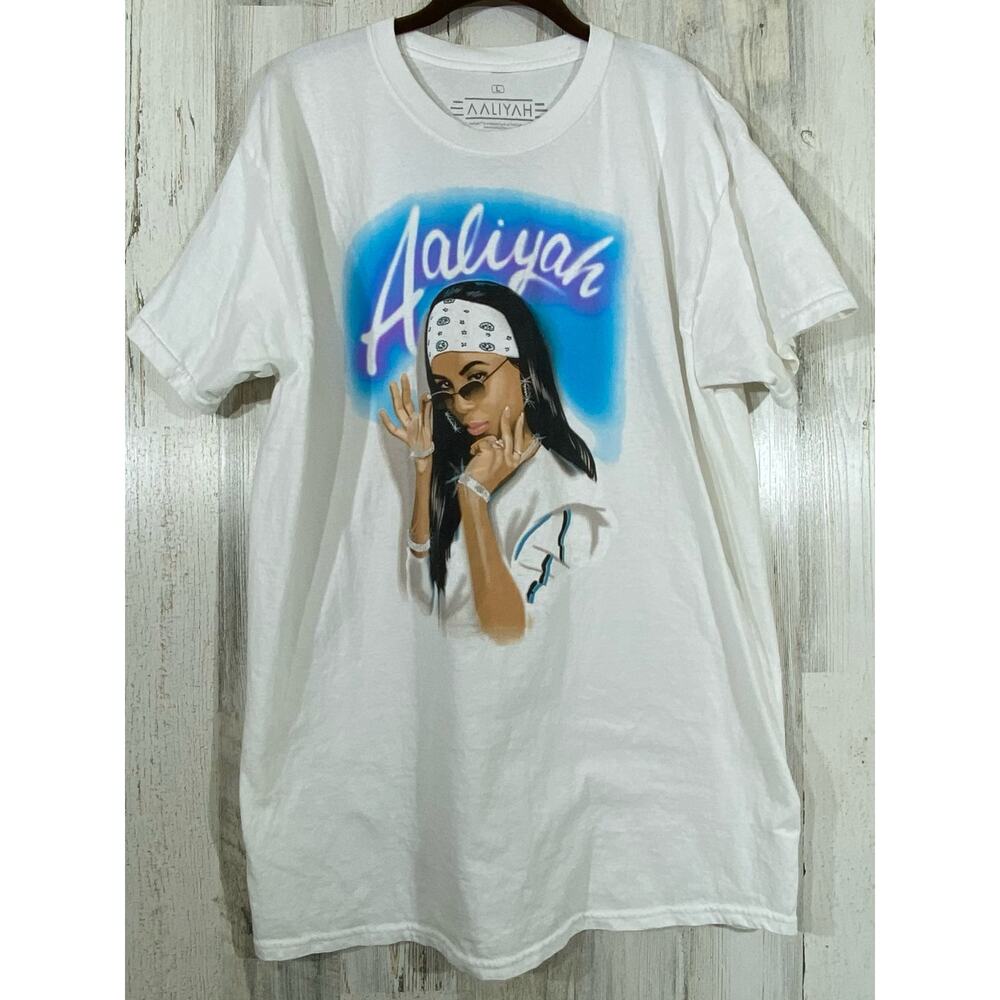 Ripple Junction Aaliyah Tshirt Size Large‎ White Airbrush Style